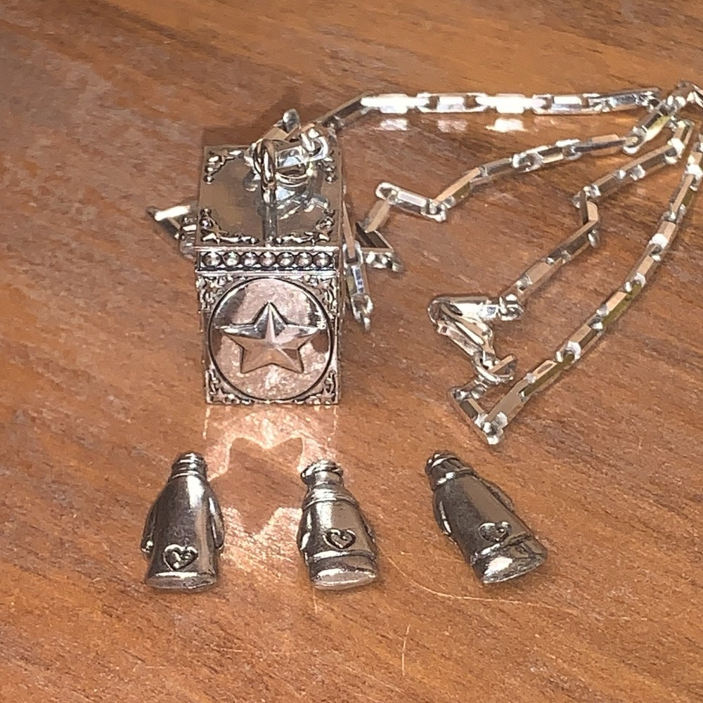 Pendant Necklace Star of Bethlehem‎ Square Box  with Three Wise Men Inside 14"